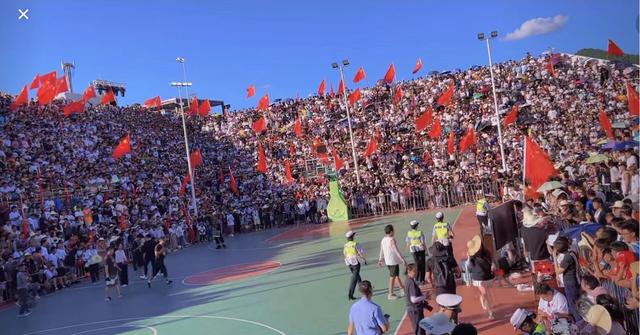 不断升温的竞赛气氛，让球迷乐在其中