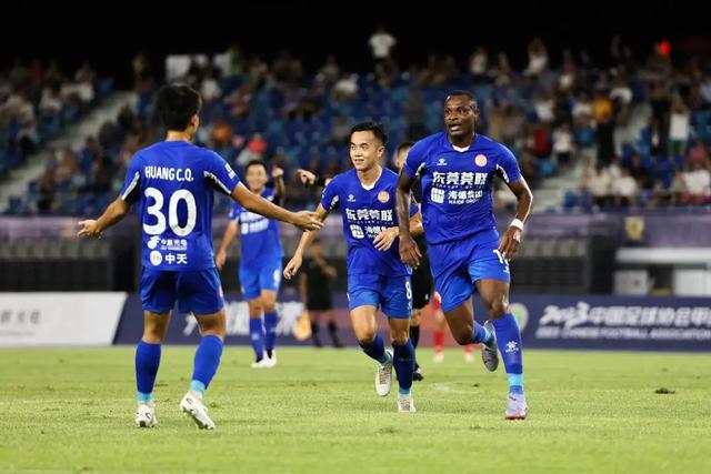 国内足球职业联赛层出不穷，竞争日益激烈