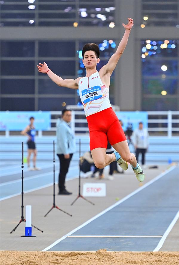 田径赛事男子项目冠军光彩夺目