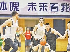 福建男篮稳操胜券,不惧对手围攻